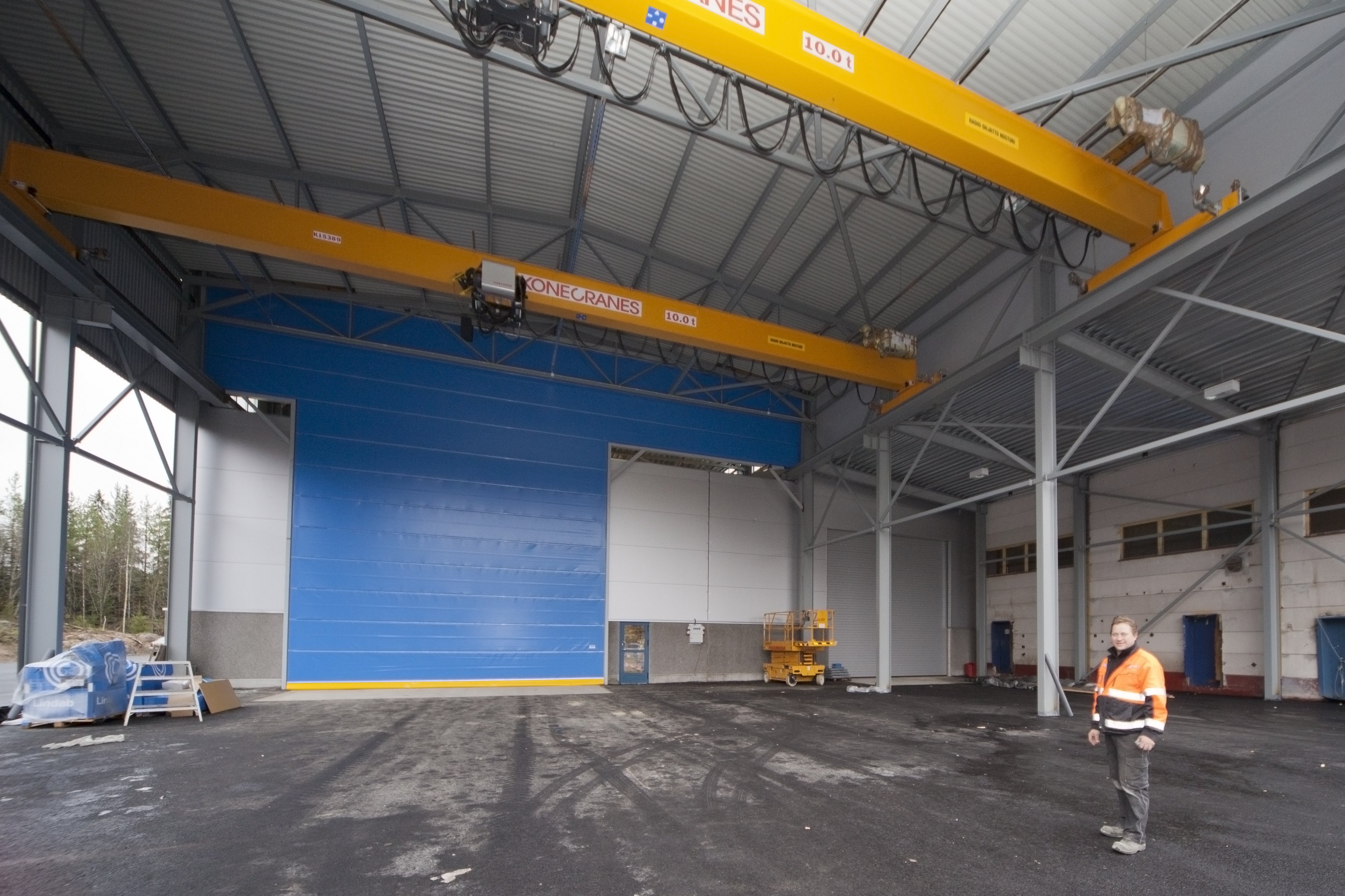 Champion Door custom Crane opening door Kiuruvesi