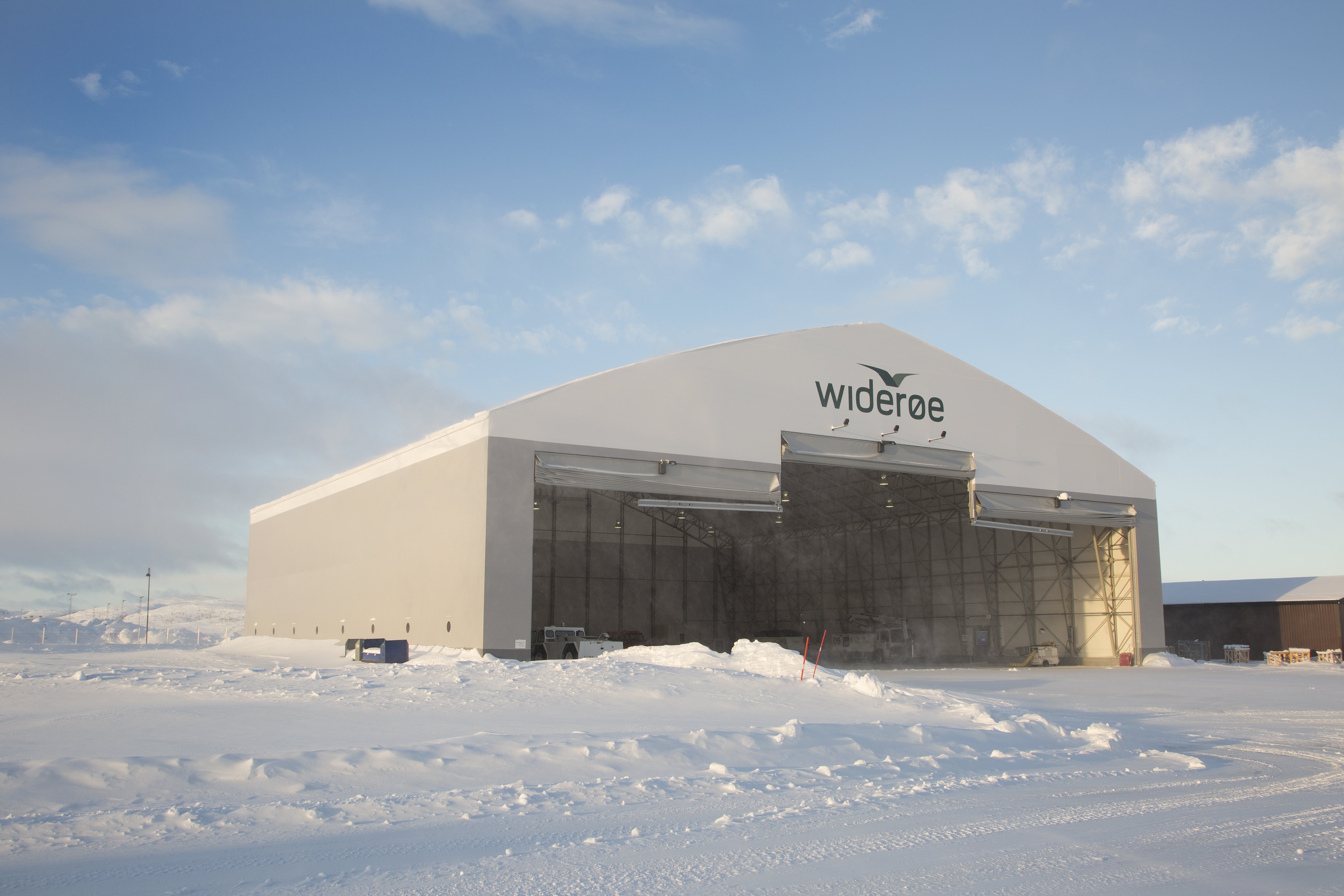 Champion door thermal insulated hangar door