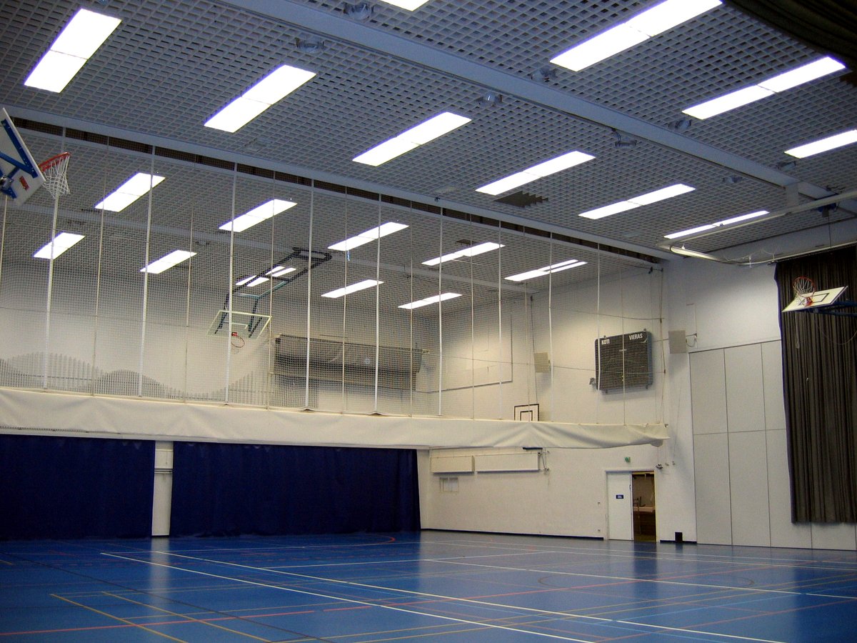 Champion Door liikuntasalin tilanjakaja palloverkko jakoseinä Ylitornion kunta (NK1S)