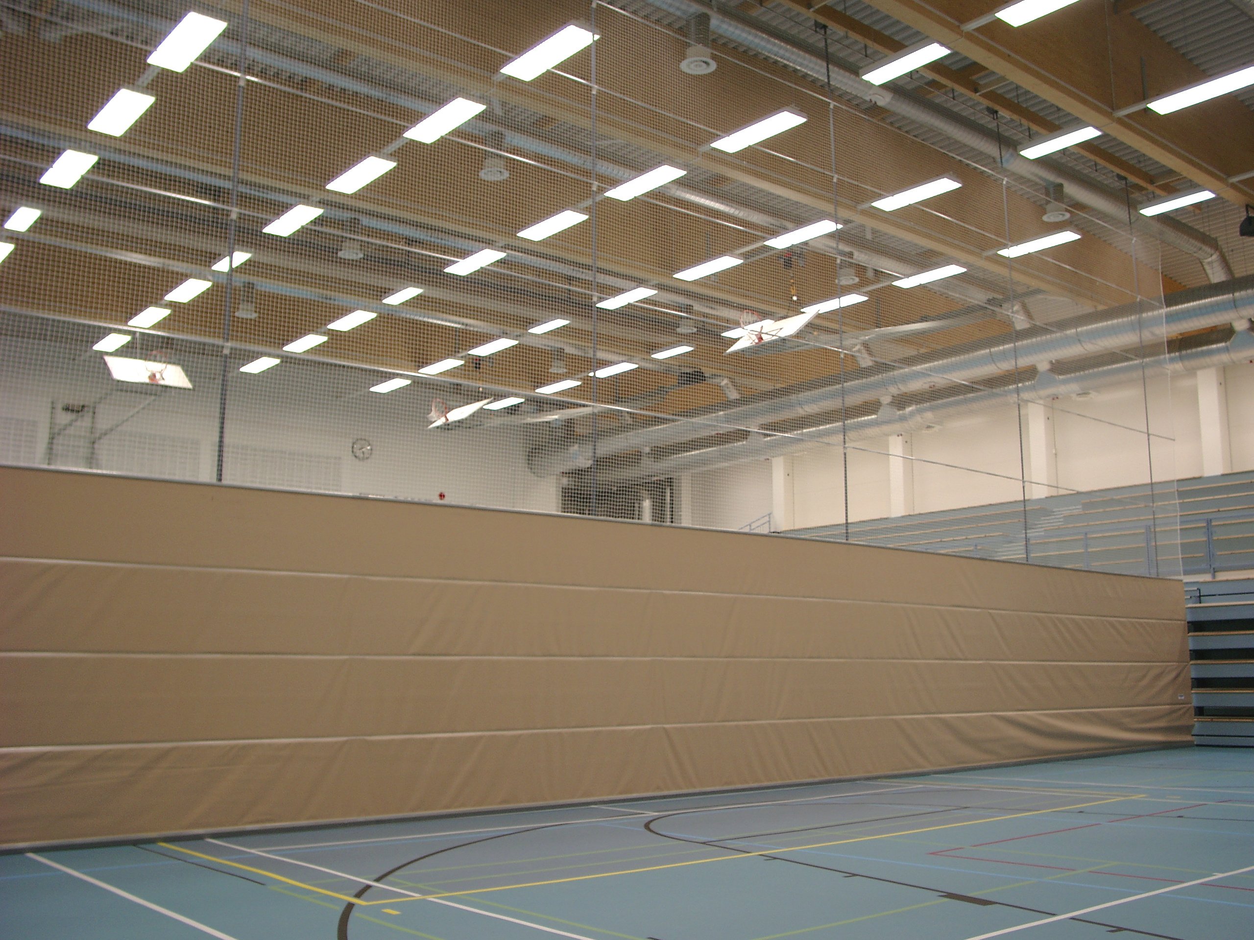 Champion Door liikuntahallin jakoverho tilanjakajaTahkopolun liikuntahalli, Pihtipudas 1 (NK1S)